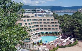Jeravi Beach Hotel